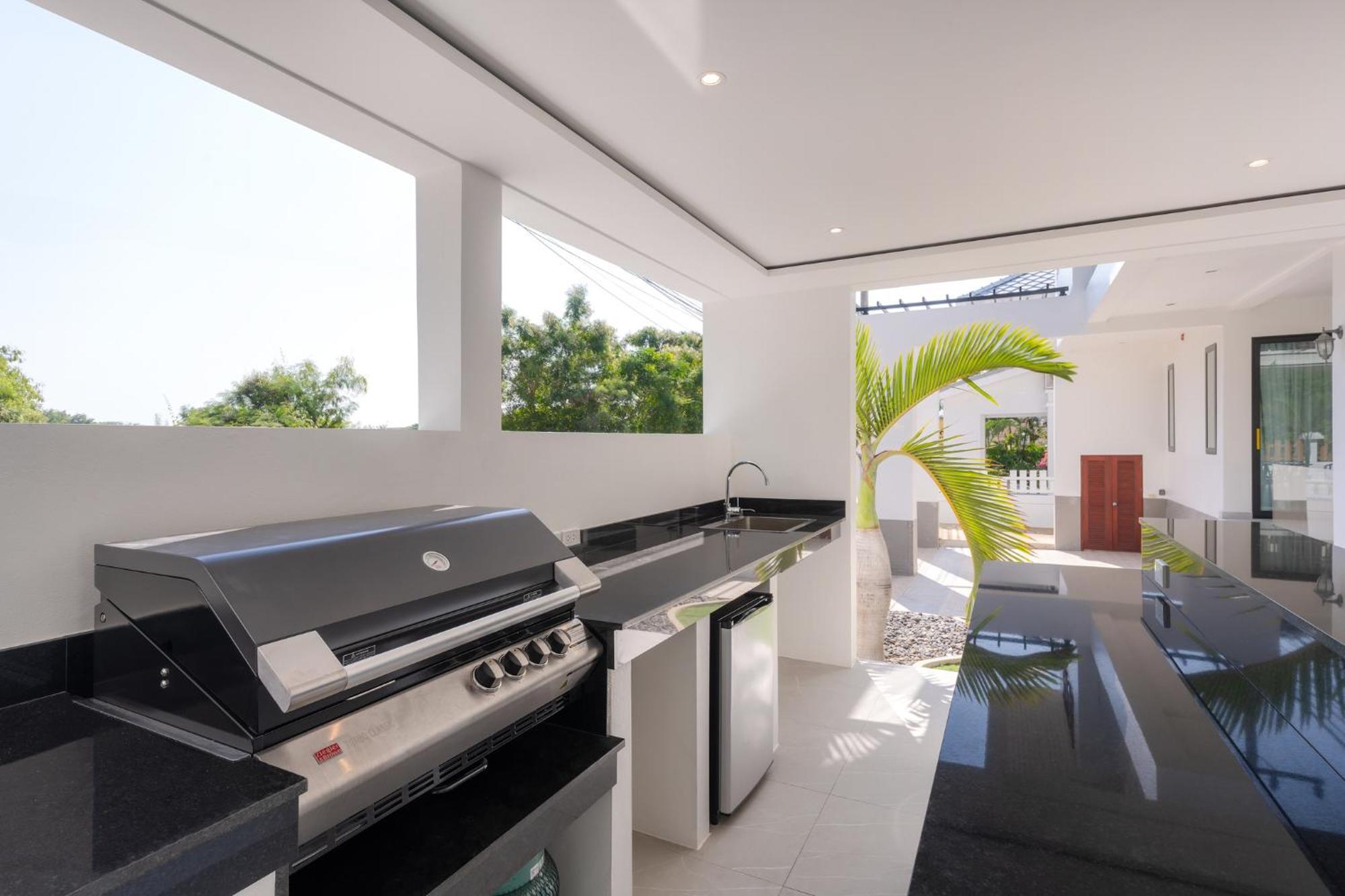 Stunning Villa With Pool And Tropical Garden HHQ Buitenkant foto