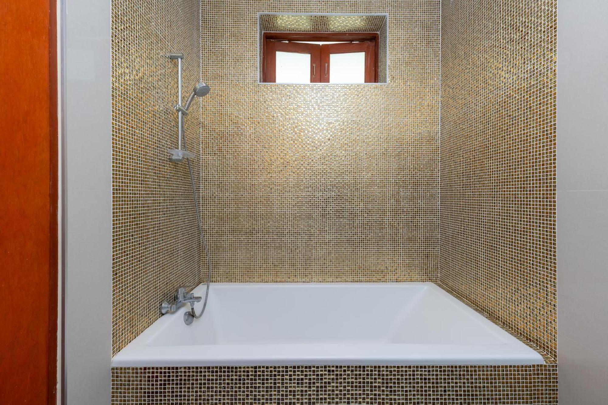 Stunning Villa With Pool And Tropical Garden HHQ Buitenkant foto